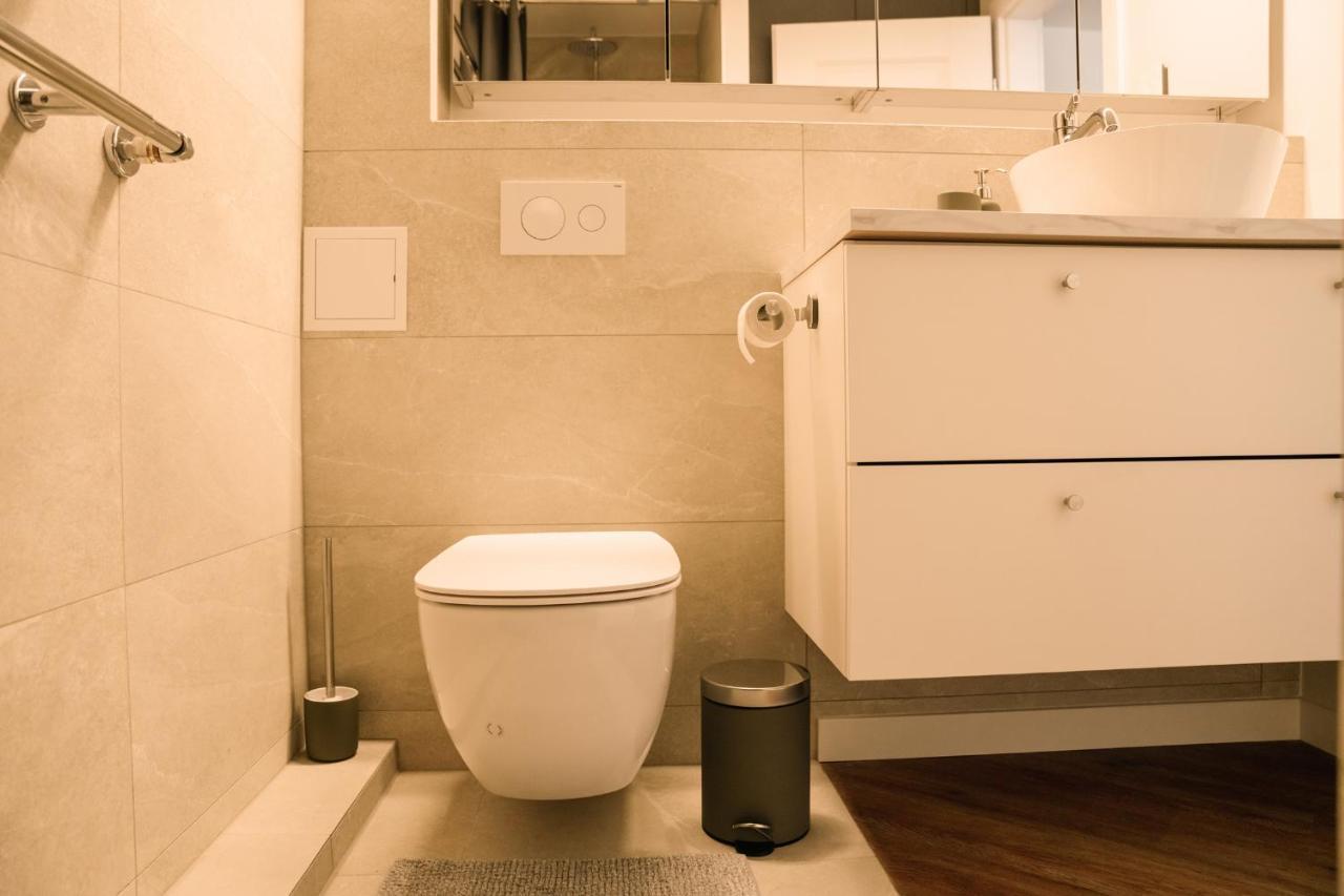 Grey Green Studio Apartment Birstonas Bagian luar foto