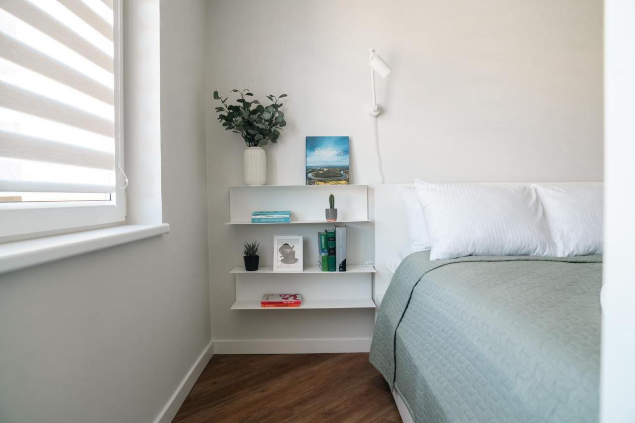 Grey Green Studio Apartment Birstonas Bagian luar foto