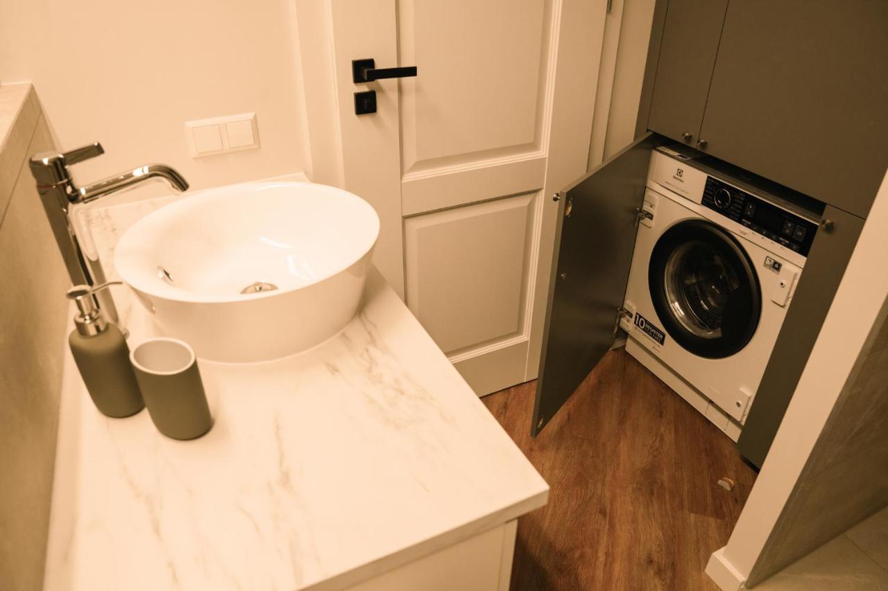Grey Green Studio Apartment Birstonas Bagian luar foto